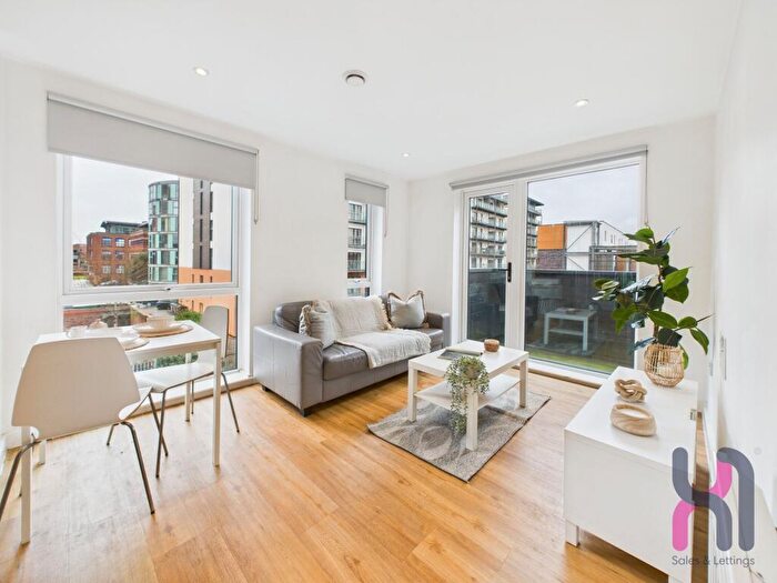 2 Bedroom Flat For Sale In Great Ancoats Street, Eastbank Tower, M4