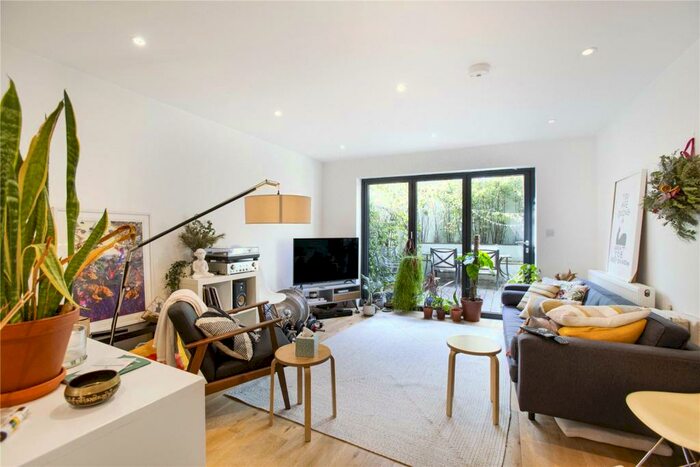 3 Bedroom Semi-Detached House To Rent In Royal Oak Road, London, E8