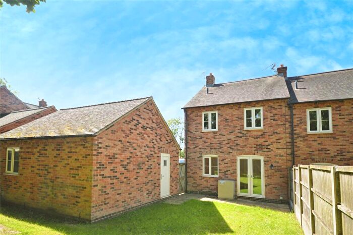 3 Bedroom End Of Terrace House For Sale In Adams Close, Hartshorne, Swadlincote, Derbyshire, DE11
