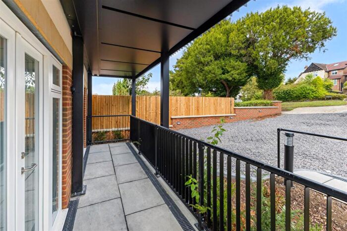 1 Bedroom Apartment To Rent In Coulsdon Road, Coulsdon, CR5