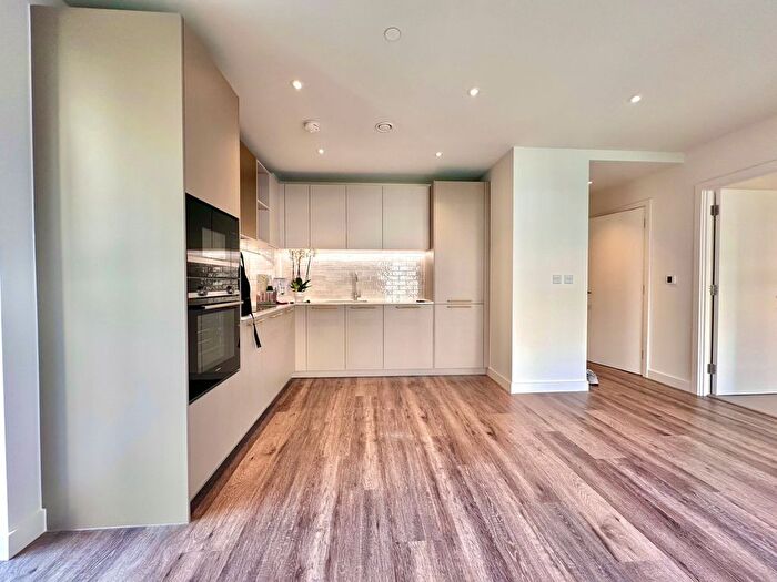 2 Bedroom Flat To Rent In Mary Neuner Road, London, N8