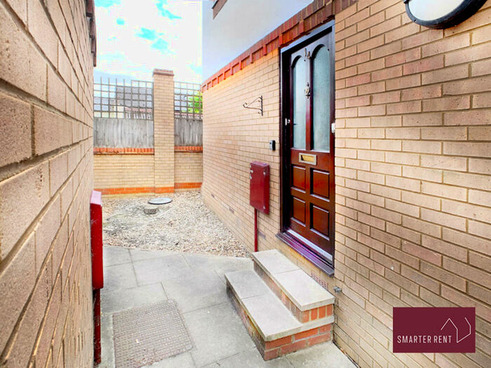 2 Bedroom Maisonette To Rent In St Annes Court, Hitchin, SG5