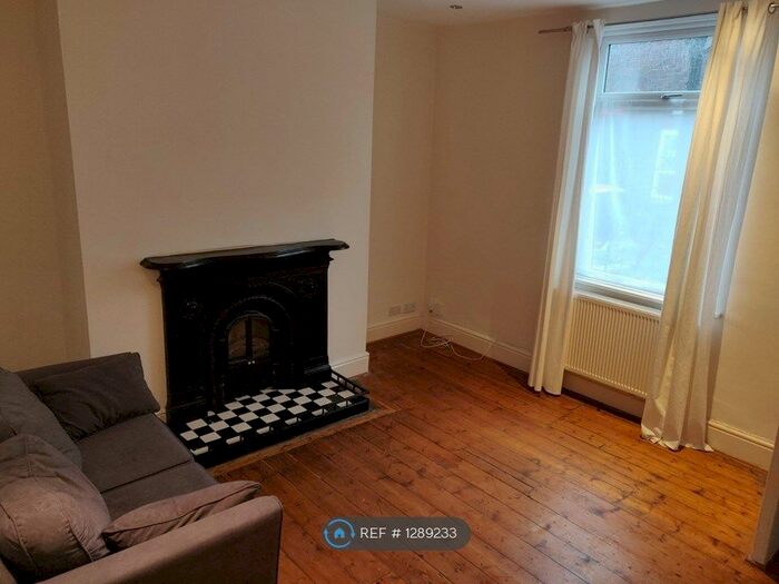 2 Bedroom Terraced House To Rent In Queen Street, Salford M6