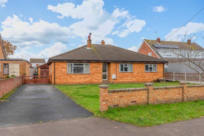 3 Bedroom Detached Bungalow For Sale In West Avenue, Mayland, Chelmsford, CM3