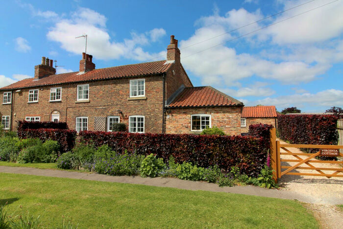 4 Bedroom Semi-Detached House For Sale In Main Street, Sigglesthorne, HU11