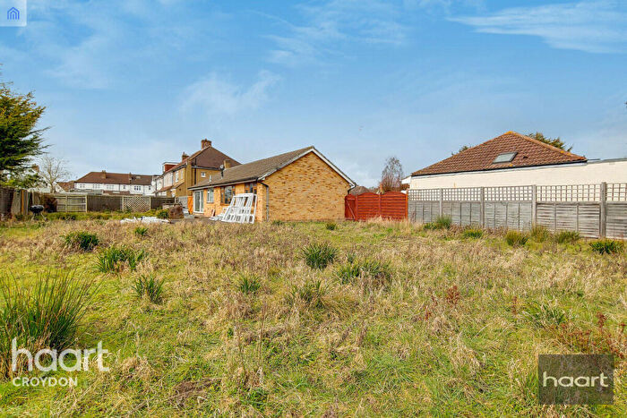 4 Bedroom Detached Bungalow For Sale In Oak Way, Croydon, CR0