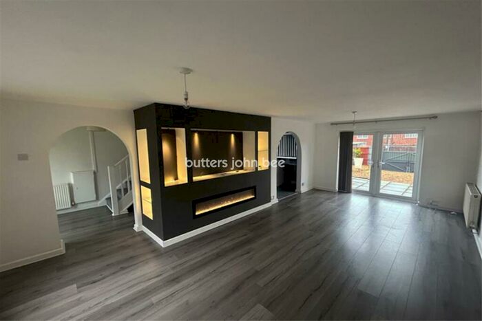3 Bedroom Semi-Detached House To Rent In Kingsley Walk, CW7