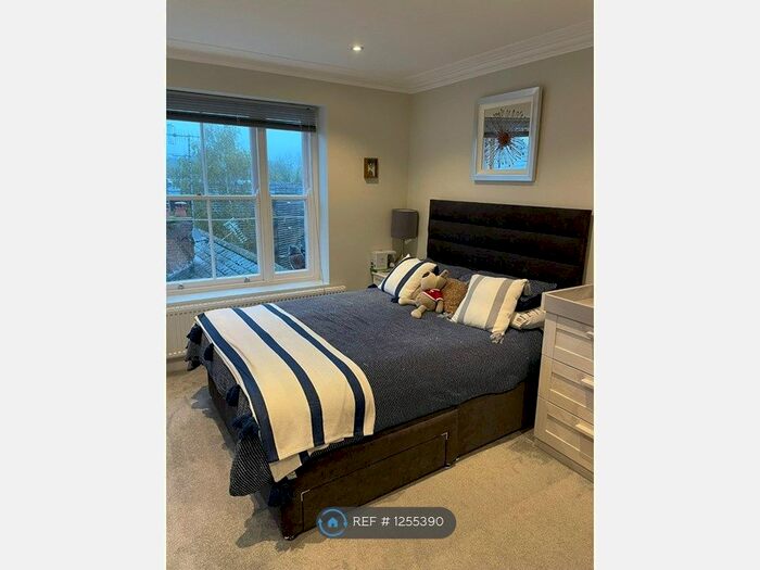 2 Bedroom Flat To Rent In High Street, Berkhamsted HP4