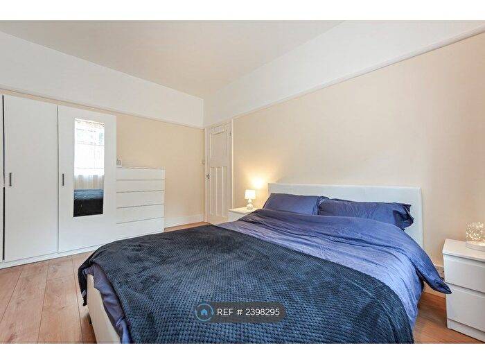 2 Bedroom Flat To Rent In Dover Court, London, SE10