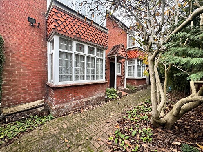 4 Bedroom Detached House For Sale In Farnborough Road, Farnborough, Hampshire, GU14