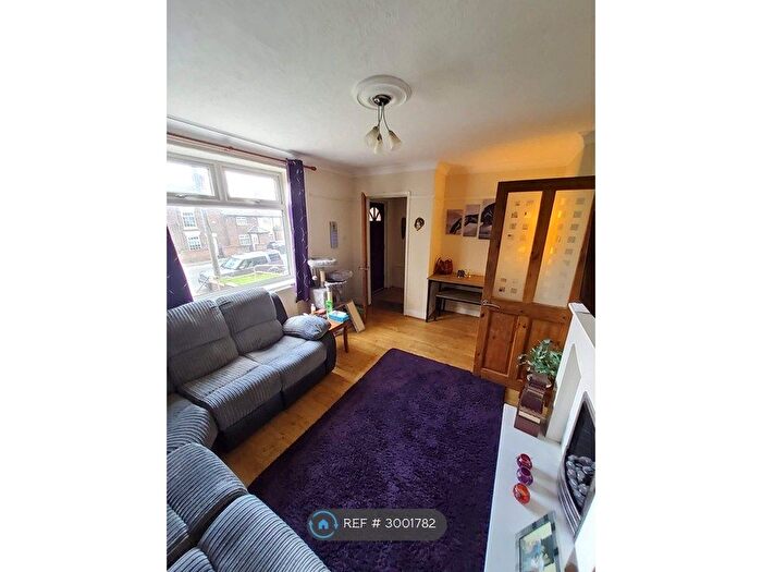 3 Bedroom Semi-Detached House To Rent In Halton Road, Runcorn, WA7