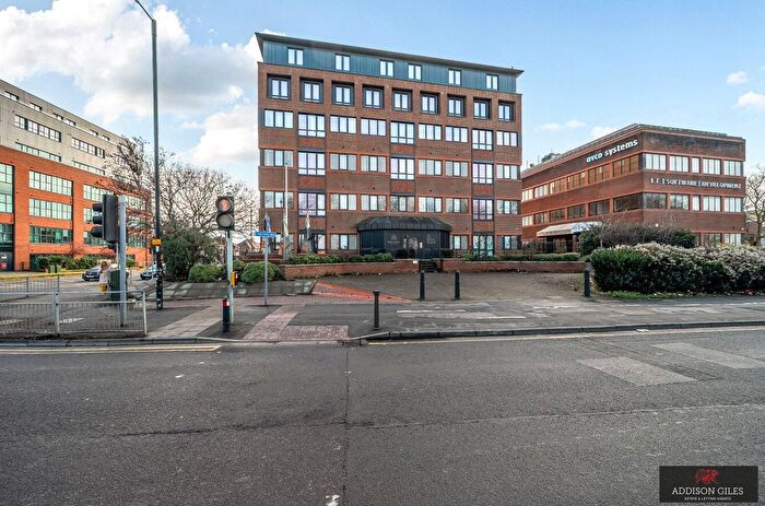 1 Bedroom Flat For Sale In Bath Road, Slough, Berkshire, SL1