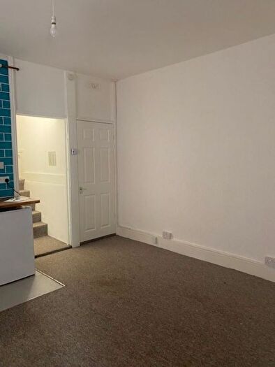 1 Bedroom Flat To Rent In Station Road, Westcliff-On-Sea, SS0