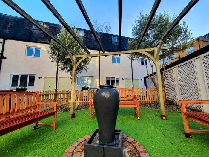 4 Bedroom Mews House To Rent In Garratt Lane, London SW18