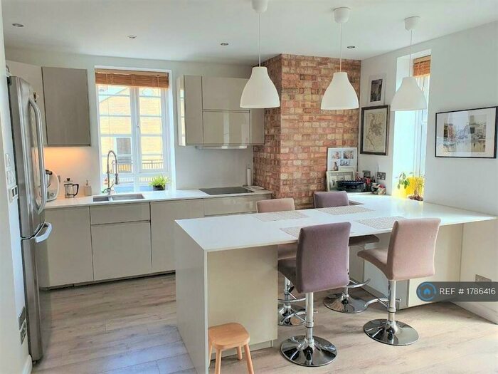 2 Bedroom Flat To Rent In Timbrell Place, London, SE16