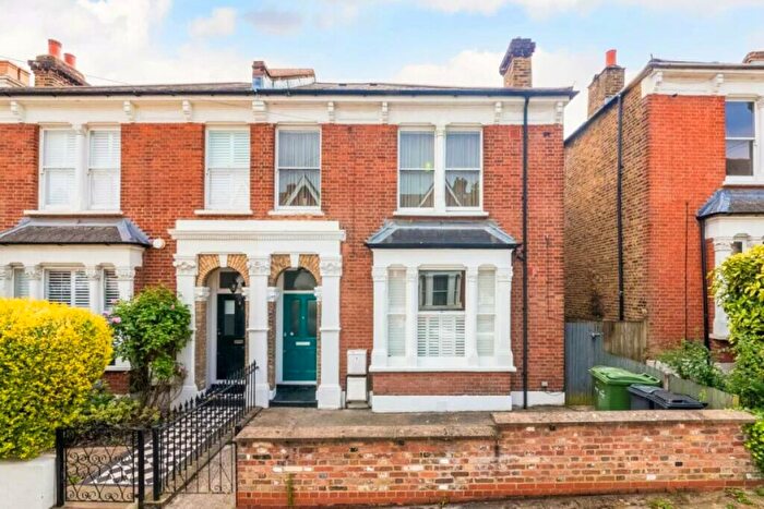2 Bedroom Flat For Sale In Deronda Road, London, SE24