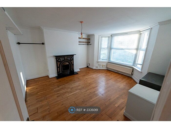 2 Bedroom Flat To Rent In Wynell Road, London, SE23