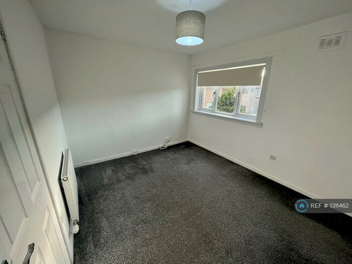 3 Bedroom Flat To Rent In Elizabethan Way, Renfrew, PA4