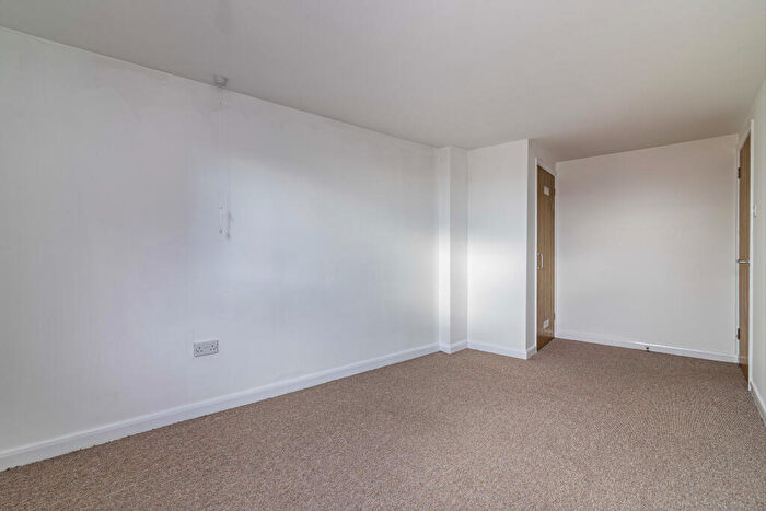 1 Bedroom Flat To Rent In Trivett Square, Nottingham, Nottinghamshire, NG1