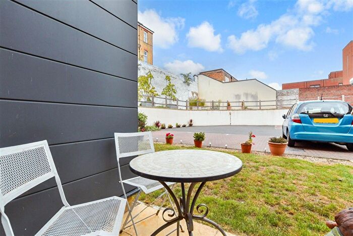 2 Bedroom Flat For Sale In King Street, Maidstone, Kent, ME14
