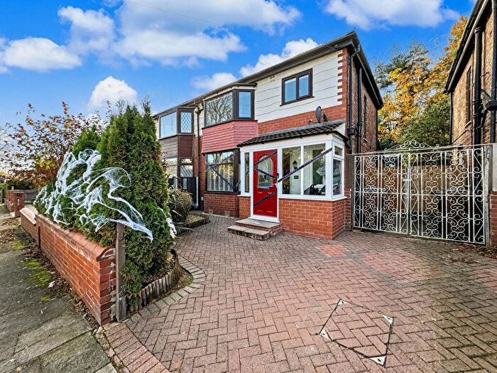 3 Bedroom Semi Detached House For Sale In Buckingham Avenue, Whitefield, M45