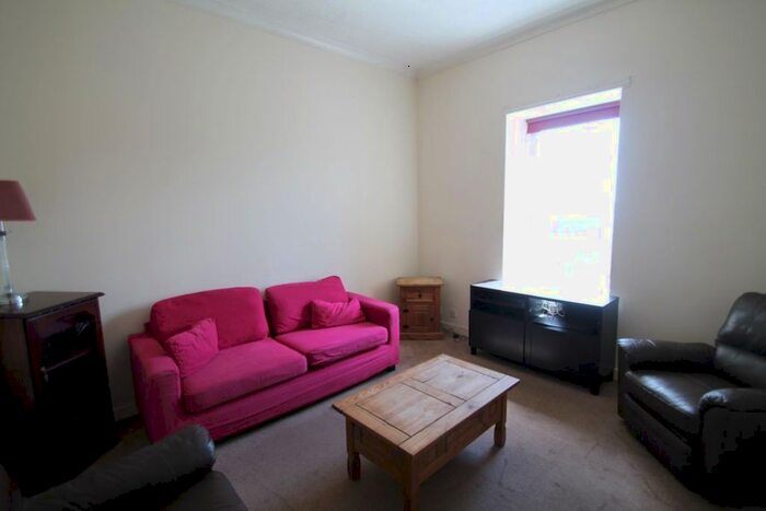 2 Bedroom Flat To Rent In Crescent Street, Dundee, DD4