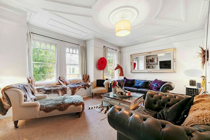 2 Bedroom Flat To Rent In Boundaries Road, Balham, London, SW12