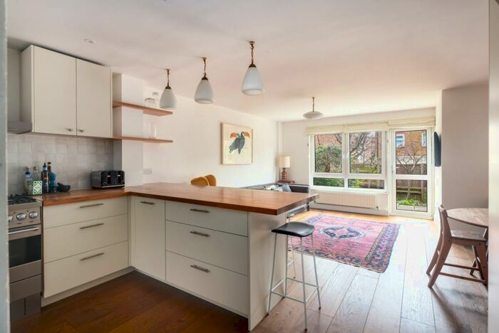 2 Bedroom Maisonette To Rent In Columbia Road London, E2