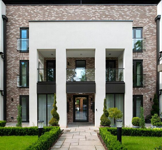 3 Bedroom Apartment For Sale In The Exchange, Parabola Road, Cheltenham, Gloucestershire, GL50
