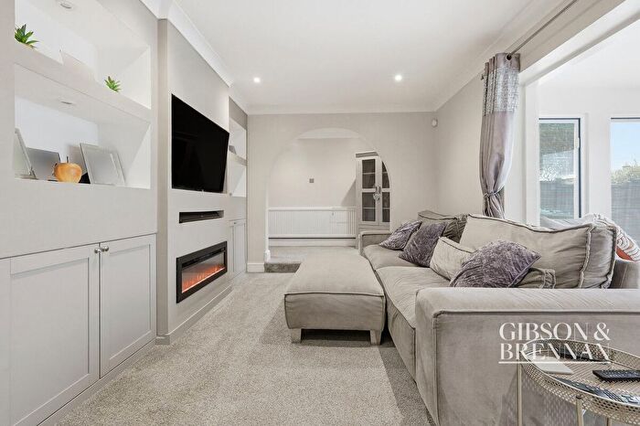 3 Bedroom End Of Terrace House For Sale In Quendon Road, Basildon, SS14