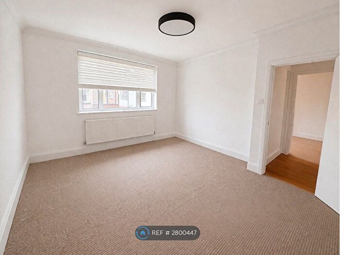 2 Bedroom Flat To Rent In Browns Court Gerrards Cross, Gerrards Cross, SL9