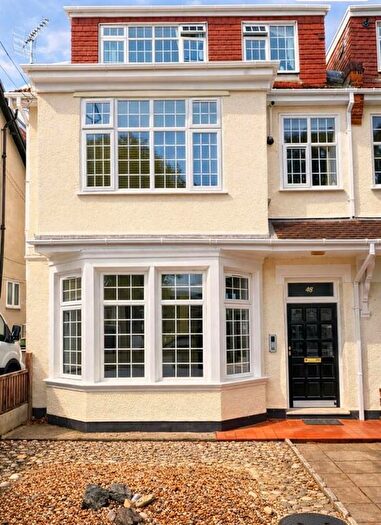 1 Bedroom Flat To Rent In Overcliff, Manor Road, Westcliff-On-Sea, SS0