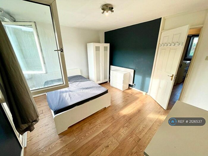 3 Bedroom Flat To Rent In John Barnes Walk, London, E15