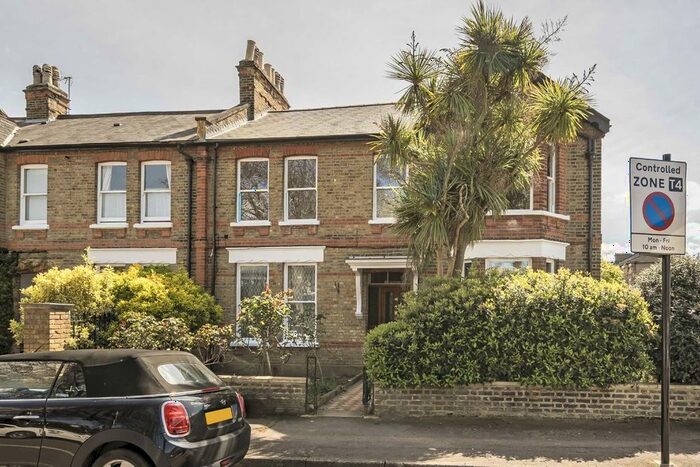 3 Bedroom Flat To Rent In Manor Road, Teddington, TW11