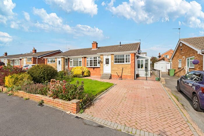 2 Bedroom Bungalow For Sale In Grampian Avenue, Wakefield, WF2