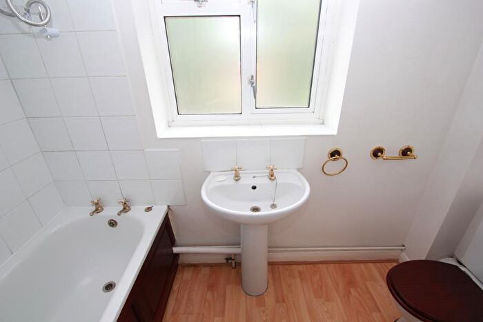 1 Bedroom Maisonette To Rent In Woking, Surrey, GU22