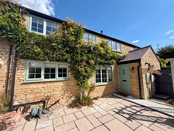 2 Bedroom Cottage To Rent In West Street, Olney, MK46