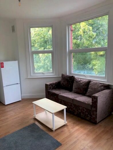 1 Bedroom Flat To Rent In Park Avenue, London, NW2