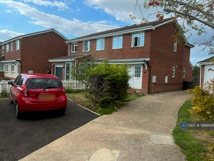 3 Bedroom Semi-Detached House To Rent In Quinnell Drive, Hailsham, BN27
