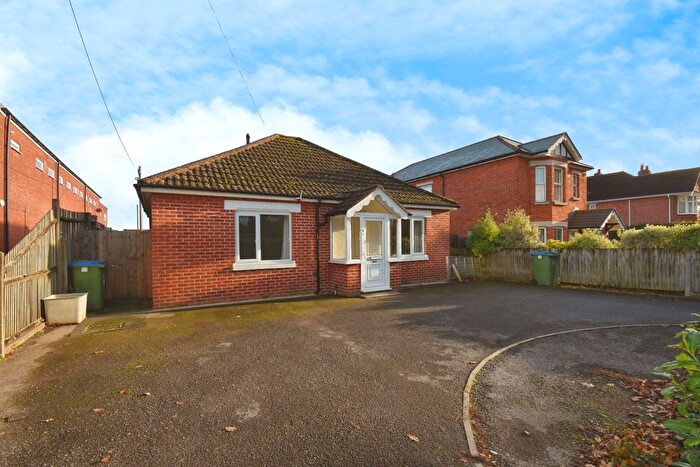 2 Bedroom Bungalow To Rent In Brook Lane, Sarisbury Green, Southampton, SO31