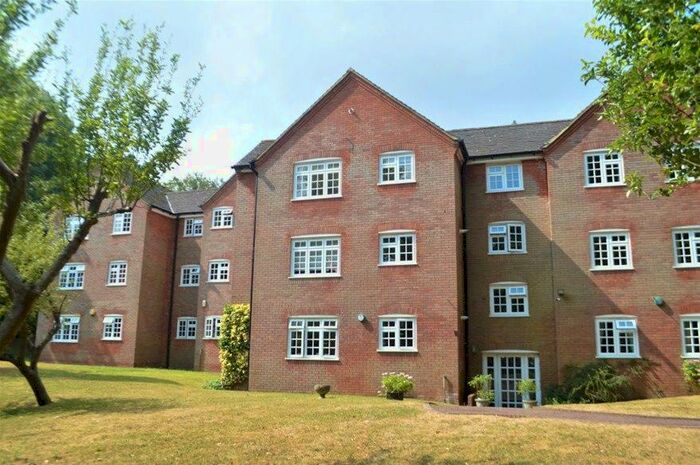 2 Bedroom Flat To Rent In Cathedral Court, St Albans, AL3