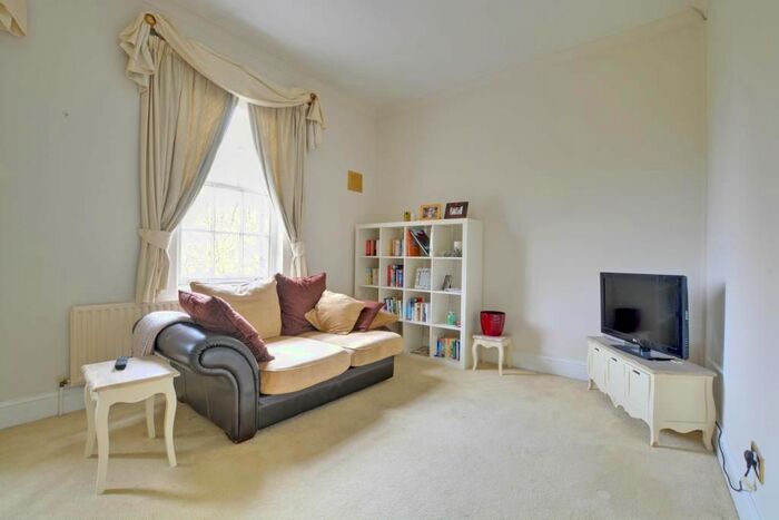 2 Bedroom Flat To Rent In Well Hall Road, Eltham, London, SE9