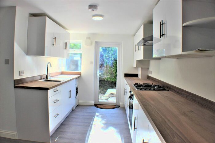 2 Bedroom Property To Rent In Fountain Road, London, SW17