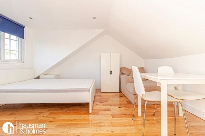 Flat To Rent In Hamilton Road, Golders Green, NW11