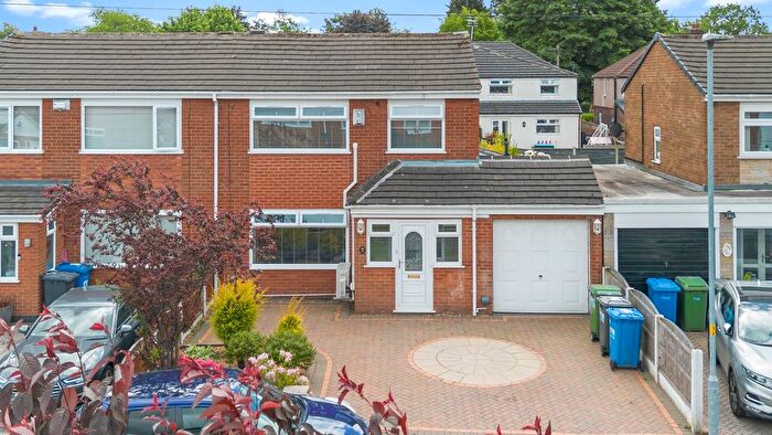 3 Bedroom Semi-Detached House For Sale In Epping Drive, Woolston, WA1