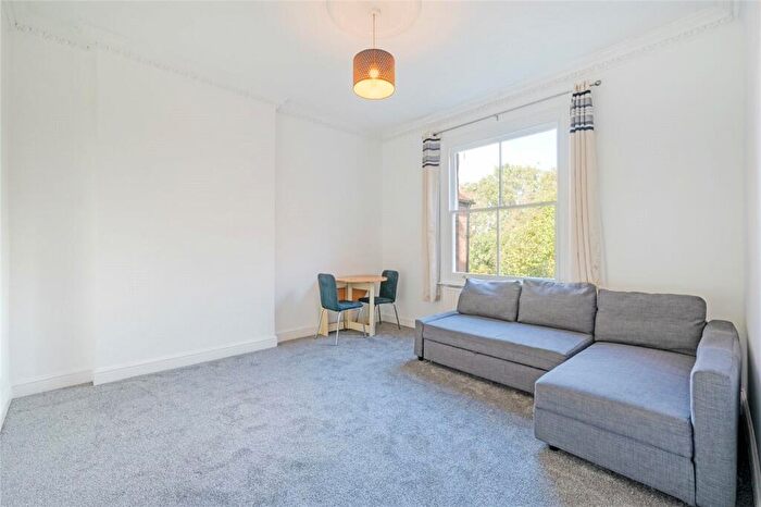 2 Bedroom Flat To Rent In Dartmouth Road, Mapesbury, NW2