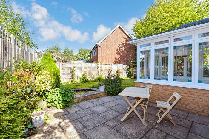 4 Bedroom Detached House For Sale In Stirling Road, Kings Hill, West Malling, Kent, ME19