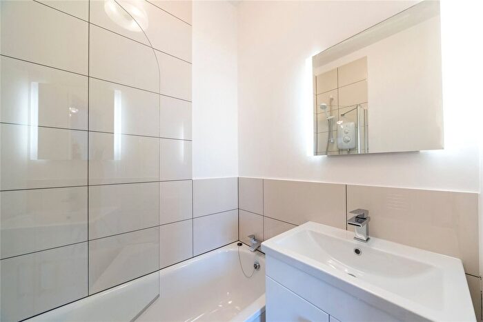 2 Bedroom Flat To Rent In St Margarets Road, St Margarets, TW1