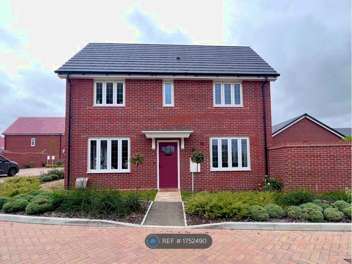 3 Bedroom Detached House To Rent In Sonning Place, Binfield, Bracknell, RG42