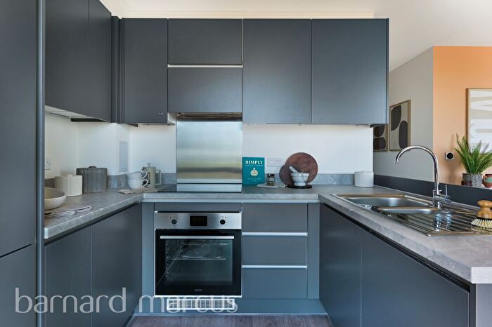 1 Bedroom Flat To Rent In New Road, Feltham, TW14